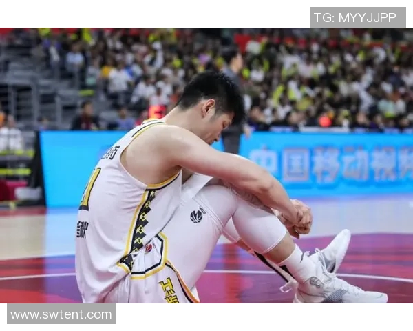 2018年12月15日广东队与广厦队激战正酣精彩瞬间回顾与分析 2018年12月15日广东队与广厦队激战正酣精彩瞬间回顾与分析