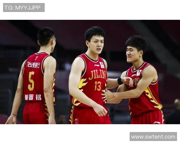 CBA东莞队与四川队激战正酣谁能在这场较量中笑到最后