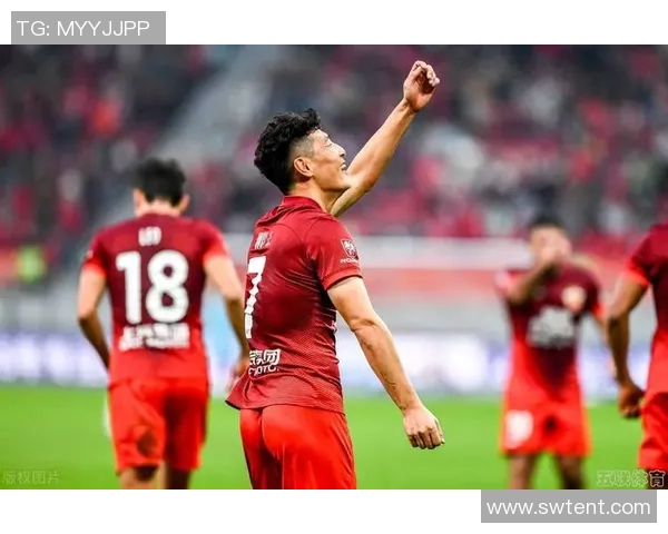 亚冠激战鲁能对阵恒大争夺小组出线权全力以赴展现球队实力 亚冠激战鲁能对阵恒大争夺小组出线权全力以赴展现球队实力